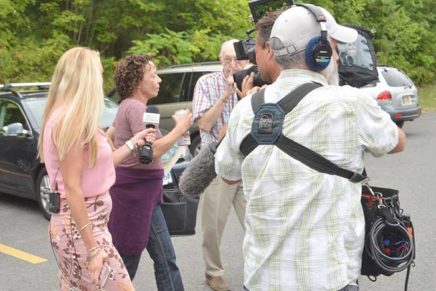 Diva’s sister fends off tabloid TV cams after pleading not guilty to prostitution