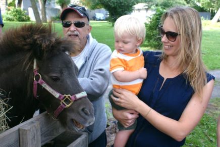 Saugerties Farmers’ Market attracts larger than usual crowds
