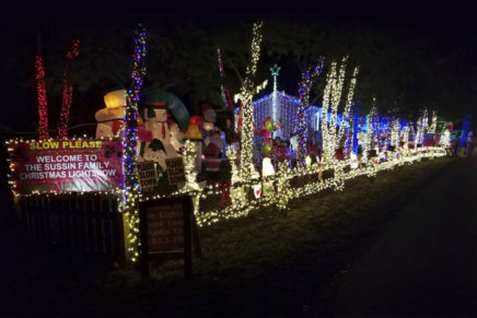 Saugerties family hosts Christmas light show
