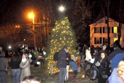 A Holiday on Huguenot Street returns