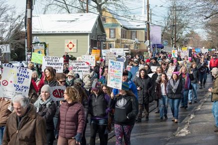 Nearly 2000 turned out for Women’s March in Woodstock