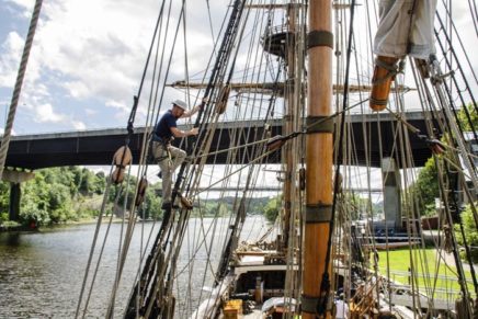 Kalmar Nyckel sails in from the past