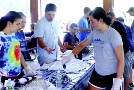 Saugerties High seniors prepare for traditional first-day-of-school tie-dyed procession