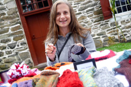 Pie-lovers defy drizzle to enjoy Applestock at New Paltz Reformed Church
