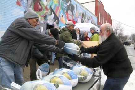 Diamond Mills donates 1500 turkey dinners for the needy