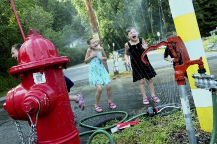 Intrepid music fans defy scorching weather at Rosendale Street Festival