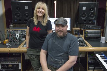 Donna Lewis sings to the pain of immigrant families